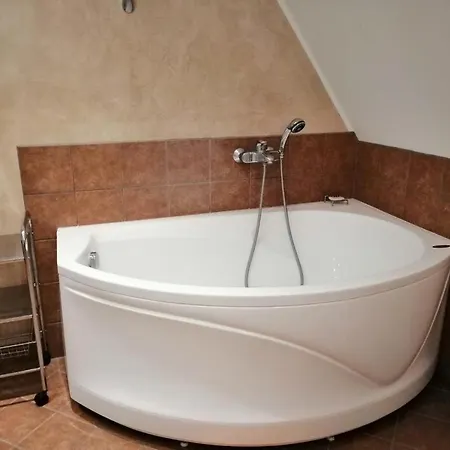 Old Town Apartment, Uus 28
