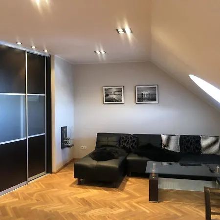 Old Town Apartment, Uus 28