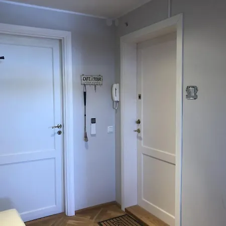 Old Town Apartment, Uus 28